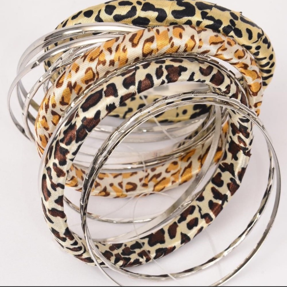 New! 5 piece bracelet set- 1 leopard & 4 metal bangles! Black, gold, or brown
